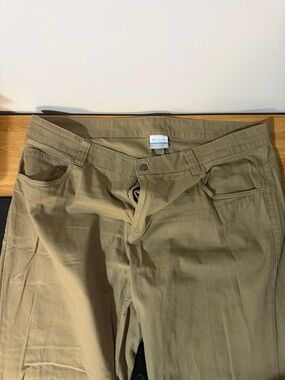 Columbia Men's Khaki Green Straight-Leg Pants